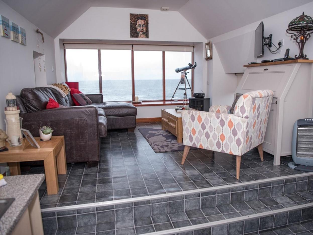 Pew With A View - Seafront Cottages Sandhaven Room photo